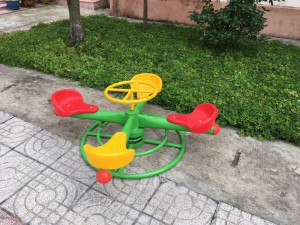 Nhún bập bênh xoay tròn